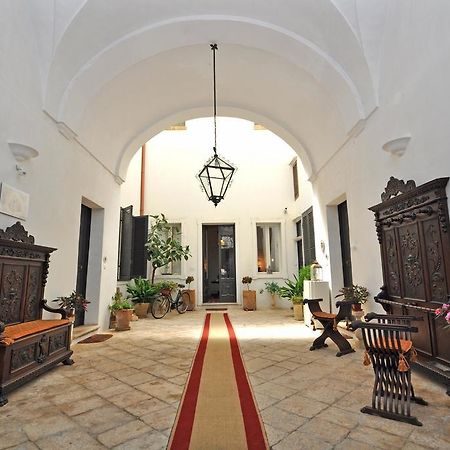 Palazzo De Donatis B&B Melissano ภายนอก รูปภาพ