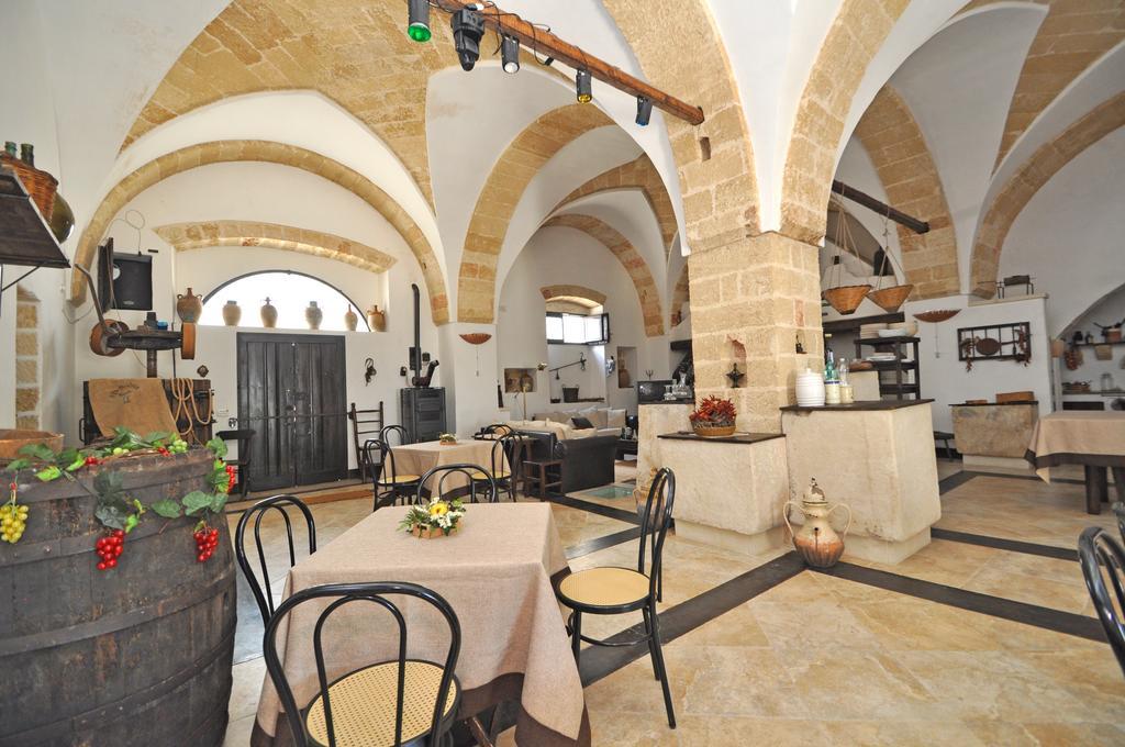 Palazzo De Donatis B&B Melissano ภายนอก รูปภาพ