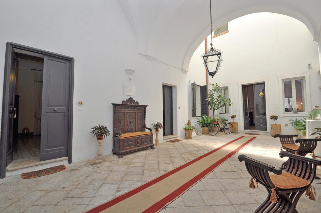 Palazzo De Donatis B&B Melissano ภายนอก รูปภาพ