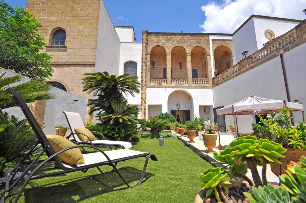 Palazzo De Donatis B&B Melissano ภายนอก รูปภาพ