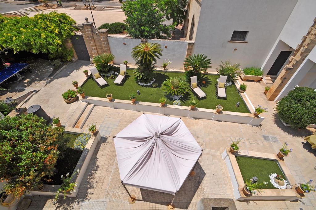 Palazzo De Donatis B&B Melissano ภายนอก รูปภาพ