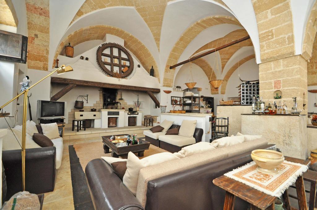Palazzo De Donatis B&B Melissano ภายนอก รูปภาพ