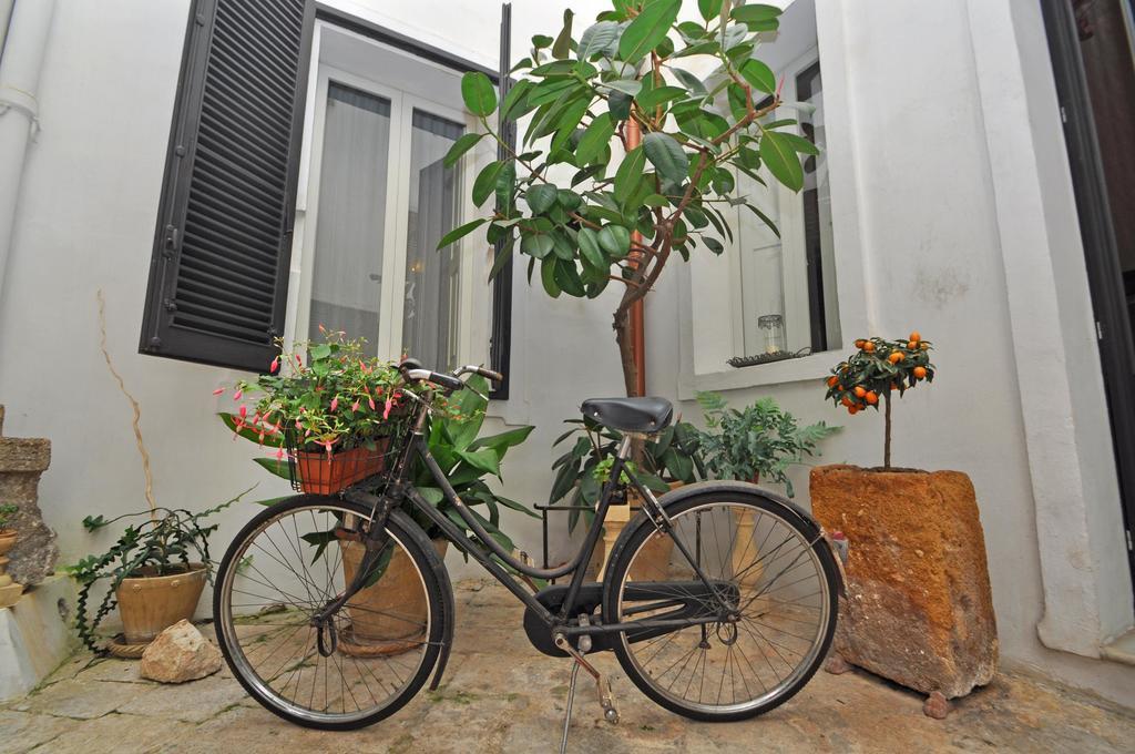 Palazzo De Donatis B&B Melissano ภายนอก รูปภาพ