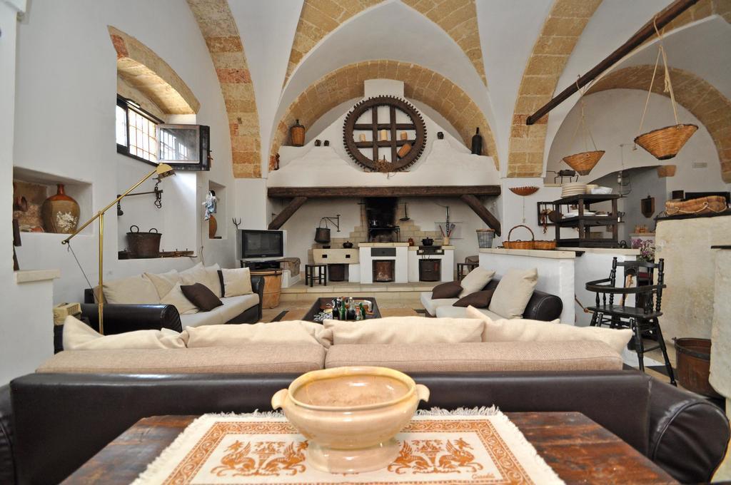Palazzo De Donatis B&B Melissano ภายนอก รูปภาพ