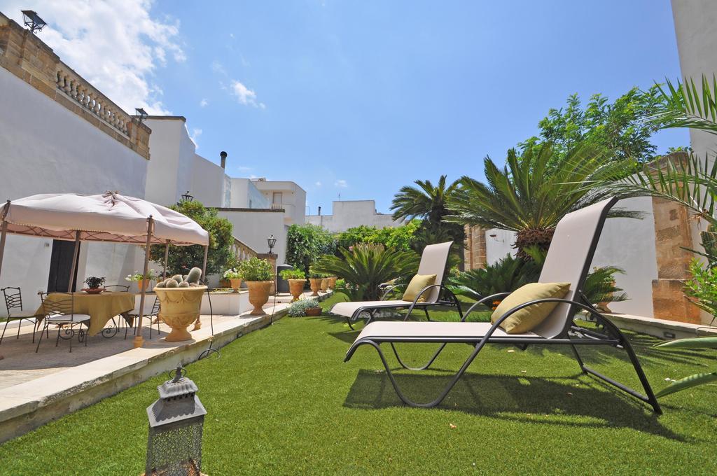 Palazzo De Donatis B&B Melissano ภายนอก รูปภาพ