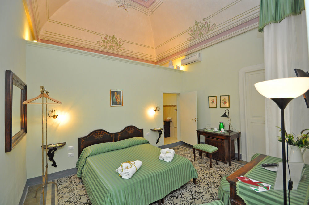 Palazzo De Donatis B&B Melissano ภายนอก รูปภาพ