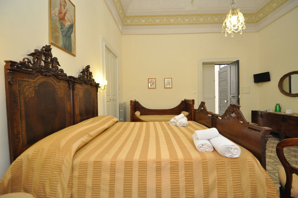 Palazzo De Donatis B&B Melissano ภายนอก รูปภาพ