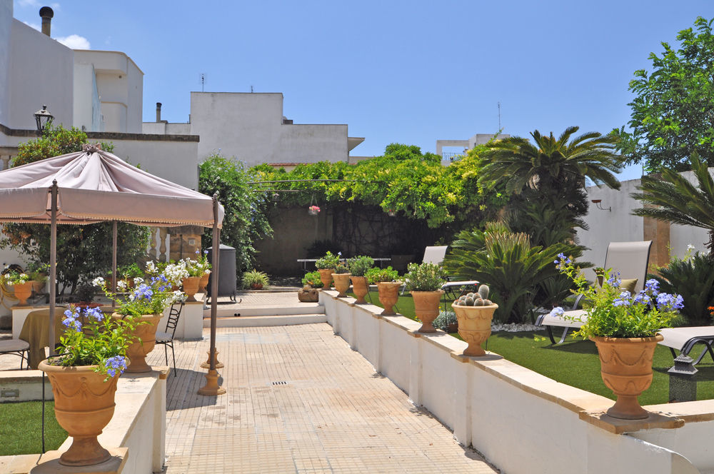 Palazzo De Donatis B&B Melissano ภายนอก รูปภาพ
